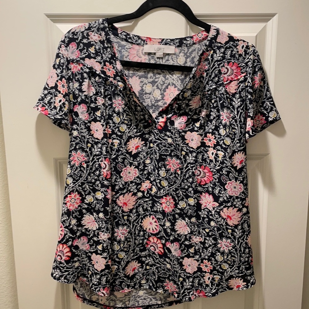 Loft Women’s black/Pink Floral Blouse - S